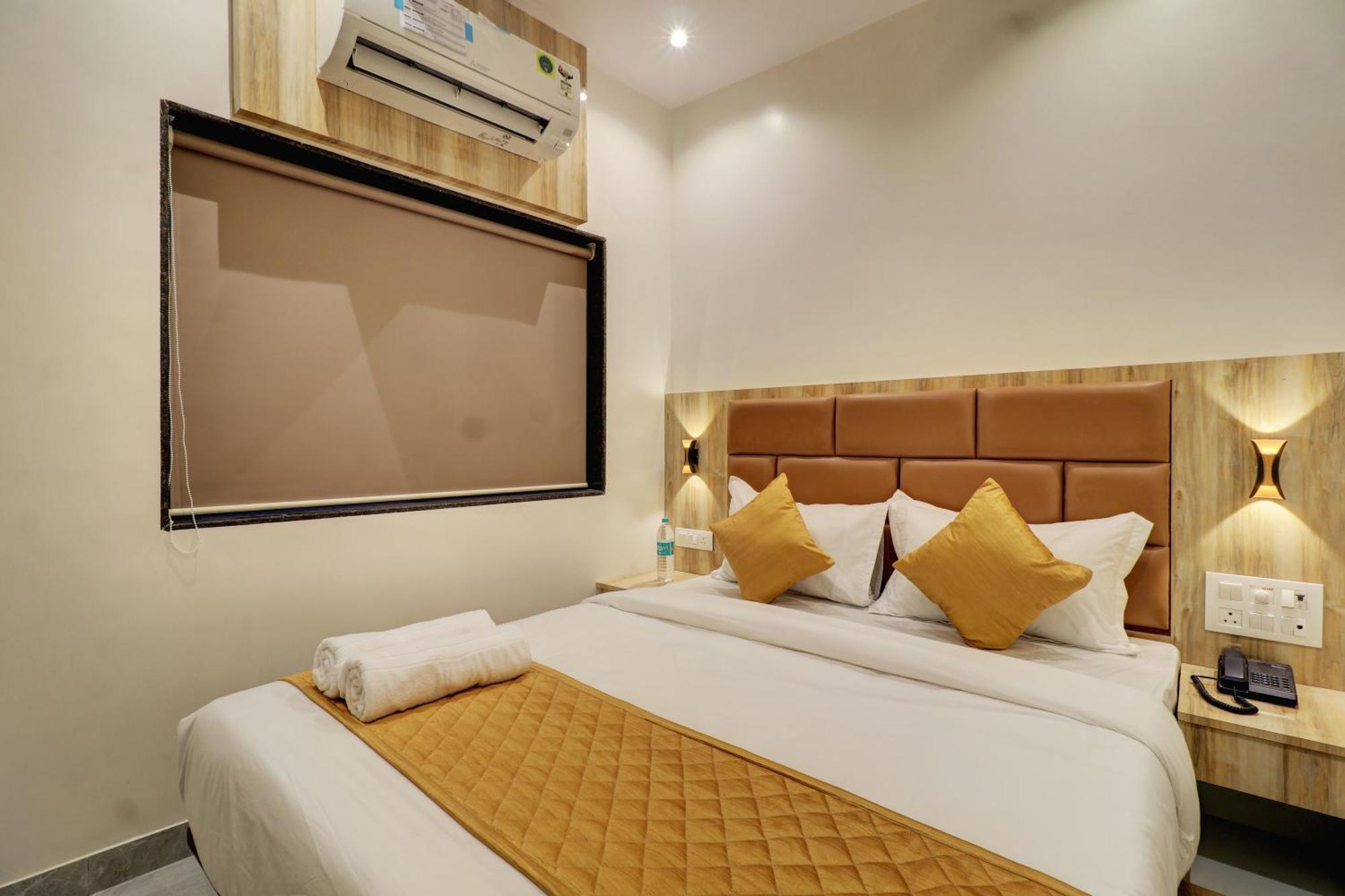 Hotel Enigma Inn Mumbai Exteriör bild
